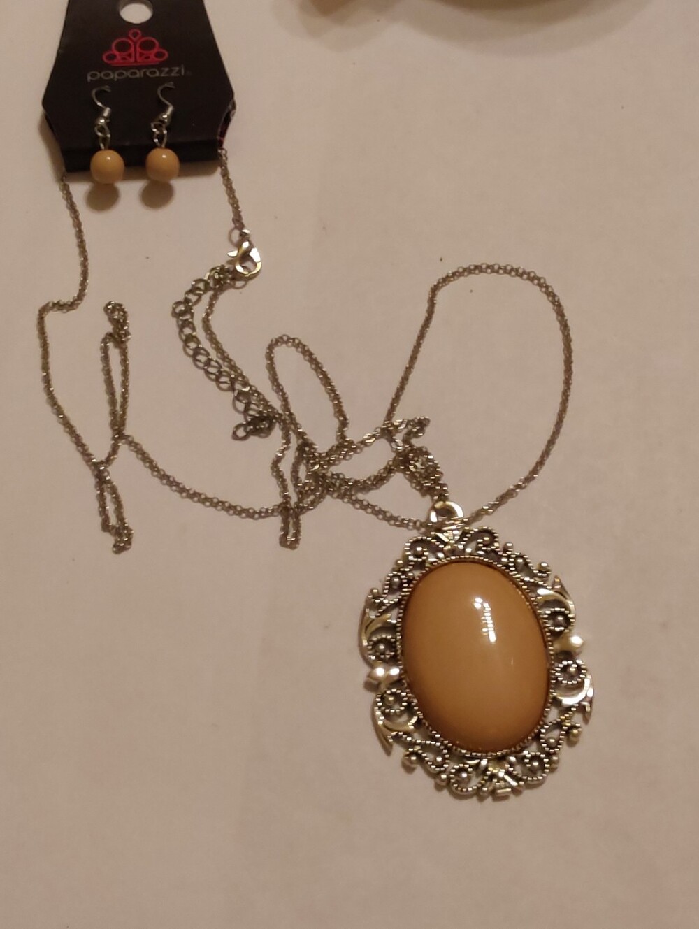 NWT Paparazzi Stone Pendant With Matching Earrings, Faux Butterscotch Bakelite